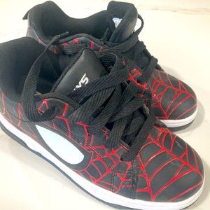 EUC Marvel Spiderman Heelys. Size YTH2.